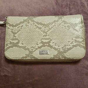 Jewell by thirty one wallet